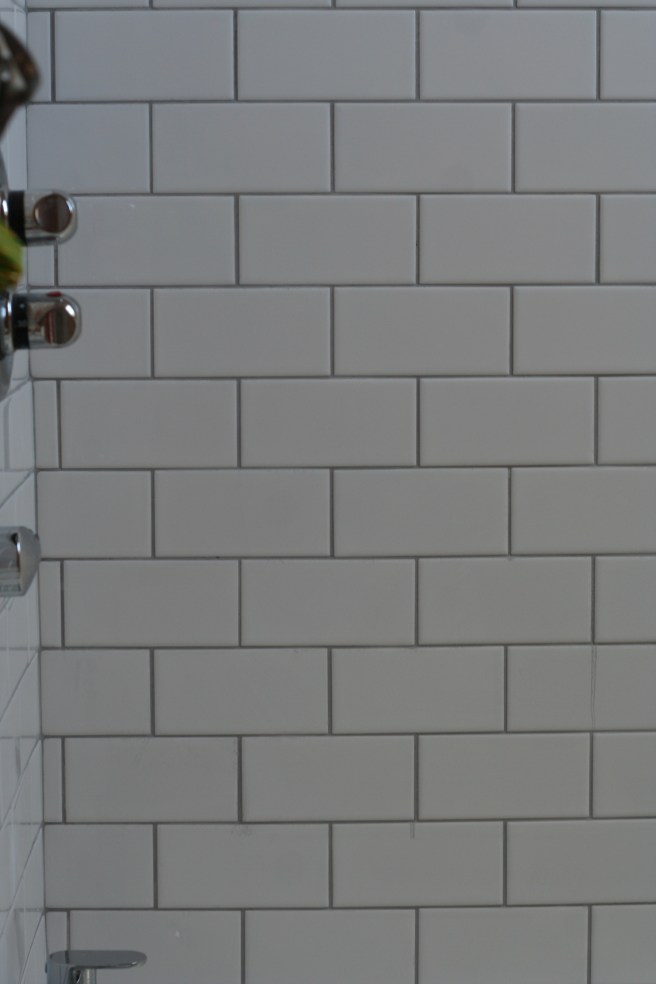 loving the grey grout 