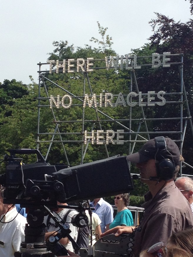 filming a worthy object at antiques roadshow