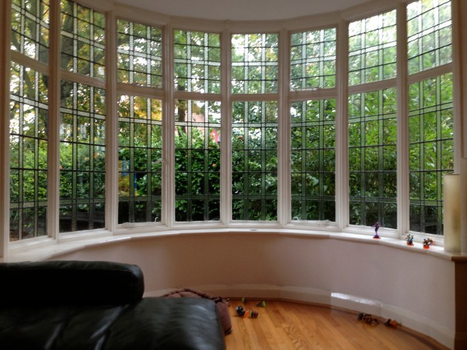 check this front room's bay, complete with Skylanders, of course